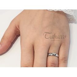 Fede Classica 4gr Larga UNOAERRE Oro Bianco foto indossata donna