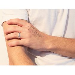 Fede Classica 4gr Larga UNOAERRE Oro Bianco foto indossata uomo