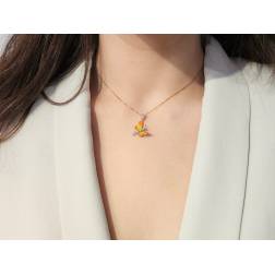 Ciondolo Farfalla Arancione e Diamanti foto indossata