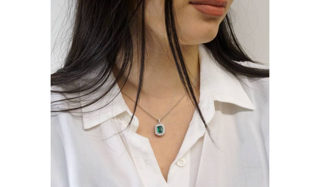 18kt gold pendants with gemstones