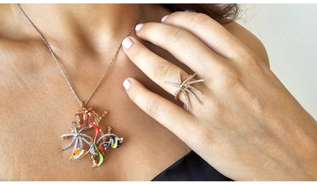 Marine theme pendants in 18kt gold.