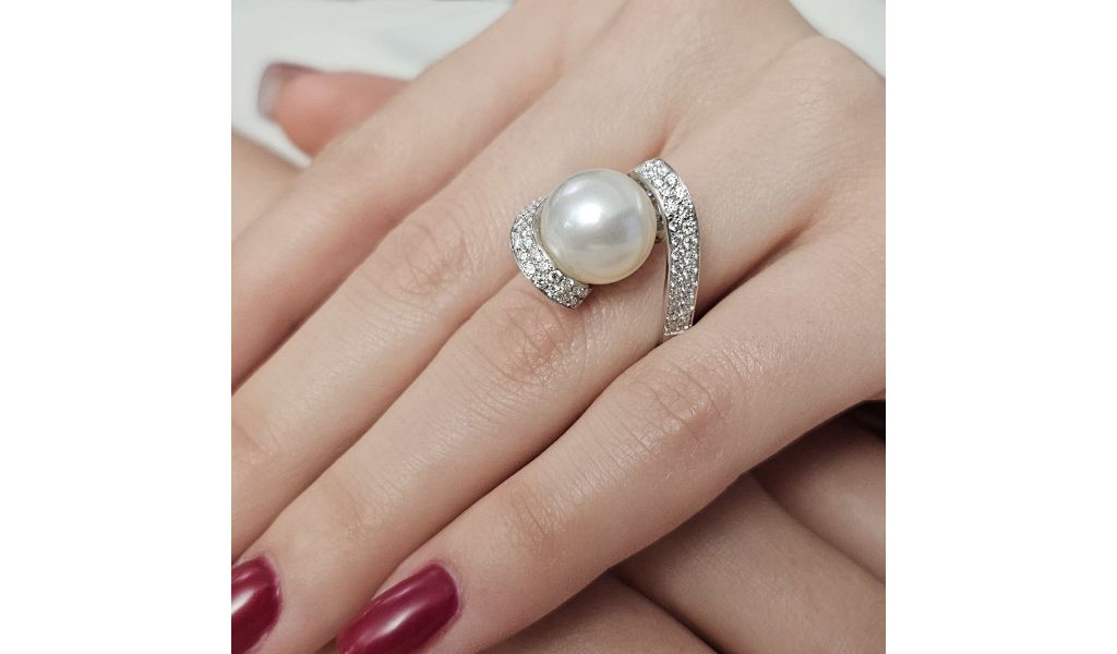 18kt gold rings with natural pearls