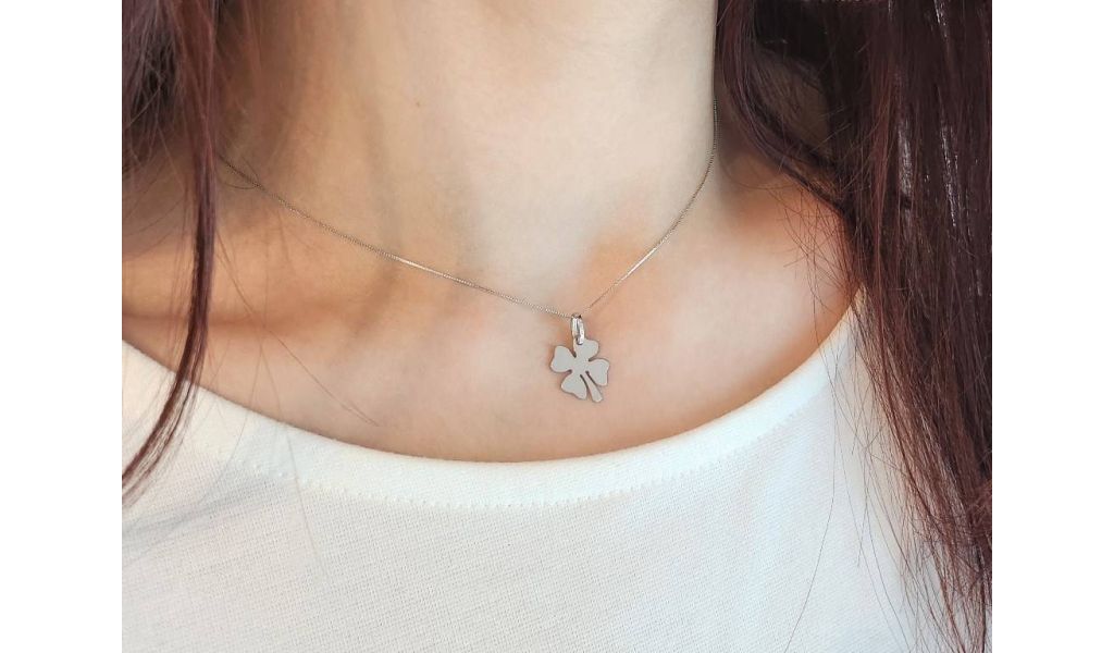 Luck charms in 18kt gold.