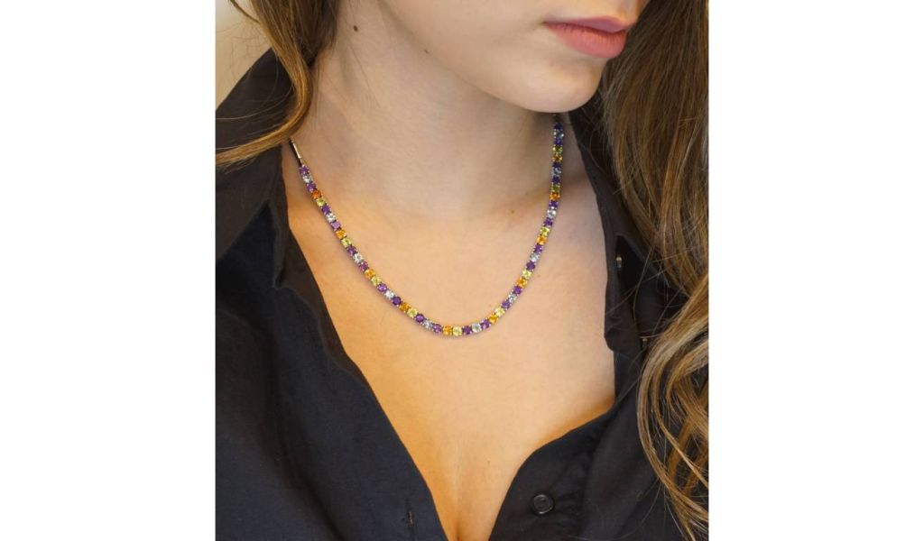 Necklaces in 18kt gold with stones